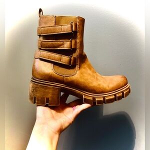 Women’s Pierre Dumas Camden Lug Ankle Boot size 7.5